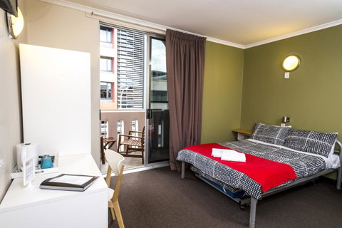 YHA Adelaide Central - Sunshine Coast Guide 31