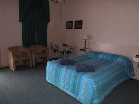 Streaky Bay Hotel Motel - Sunshine Coast Guide 2