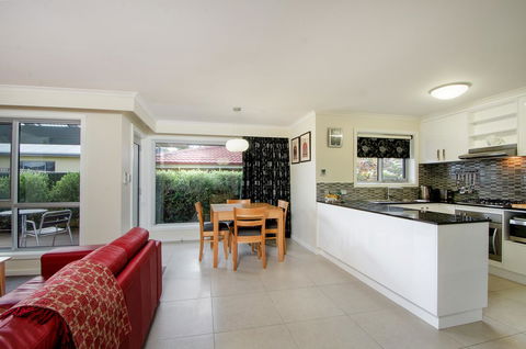 City One Apartment - Sunshine Coast Guide 1
