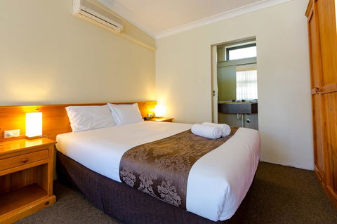 Abcot Inn - Sunshine Coast Guide 19