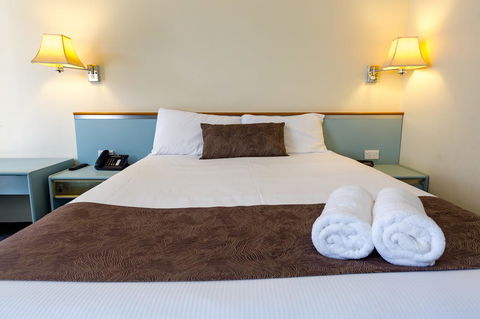 Abcot Inn - Sunshine Coast Guide 5