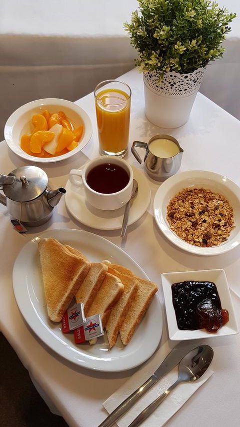 Abcot Inn - Sunshine Coast Guide 1