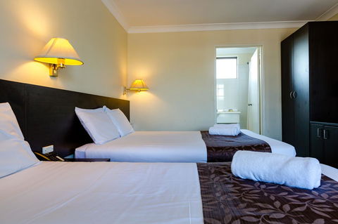 Abcot Inn - Sunshine Coast Guide 11