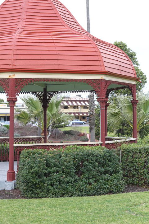 Victoria Hotel Strathalbyn - Sunshine Coast Guide 8
