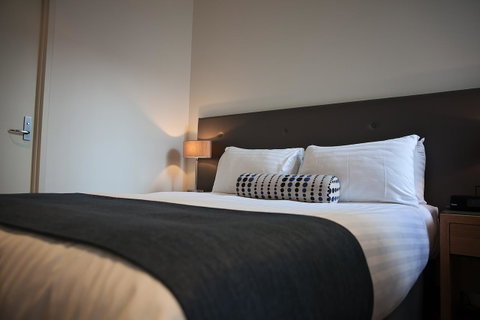Mawson Lakes Hotel - Sunshine Coast Guide 2