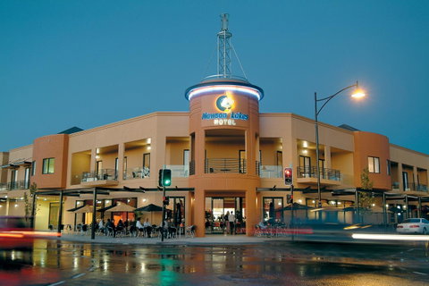 Mawson Lakes Hotel - Sunshine Coast Guide 8