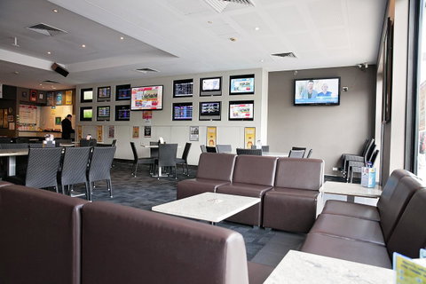 Mawson Lakes Hotel - Sunshine Coast Guide 19