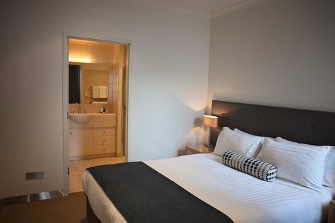 Mawson Lakes Hotel - Sunshine Coast Guide 3