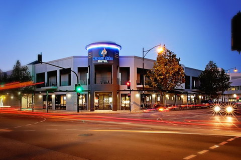 Mawson Lakes Hotel - Sunshine Coast Guide 0