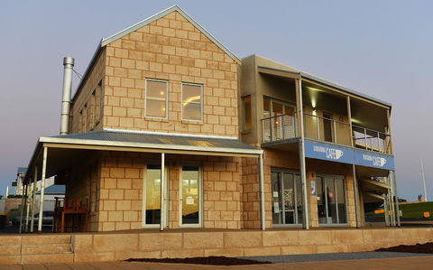 Robe Marina Accommodation - Sunshine Coast Guide 32