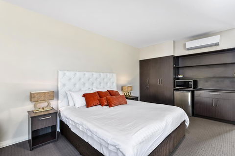 Robe Marina Accommodation - Sunshine Coast Guide 11