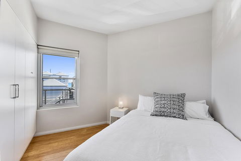 Robe Marina Accommodation - Sunshine Coast Guide 26