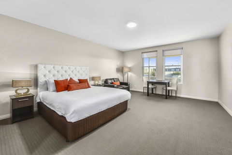 Robe Marina Accommodation - Sunshine Coast Guide 9