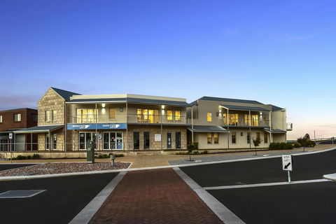 Robe Marina Accommodation - Sunshine Coast Guide 20