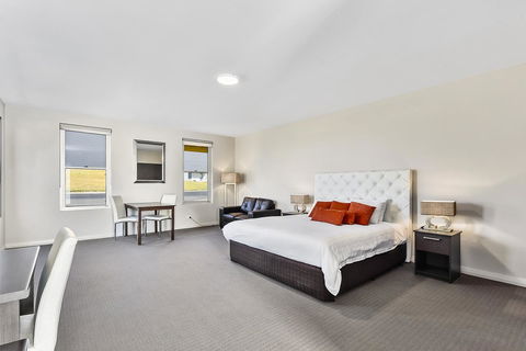 Robe Marina Accommodation - Sunshine Coast Guide 17