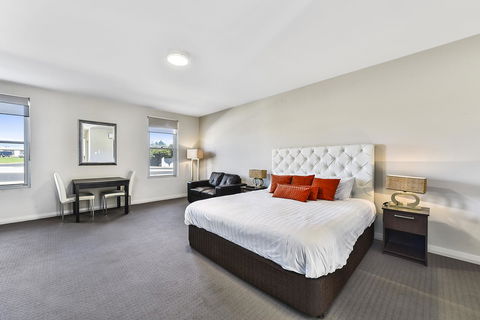 Robe Marina Accommodation - Sunshine Coast Guide 14