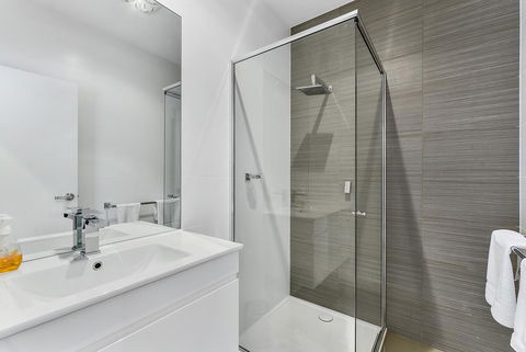 Robe Marina Accommodation - Sunshine Coast Guide 25
