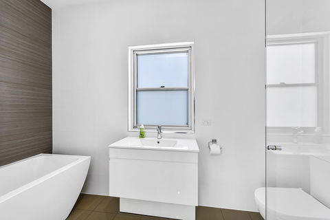Robe Marina Accommodation - Sunshine Coast Guide 27