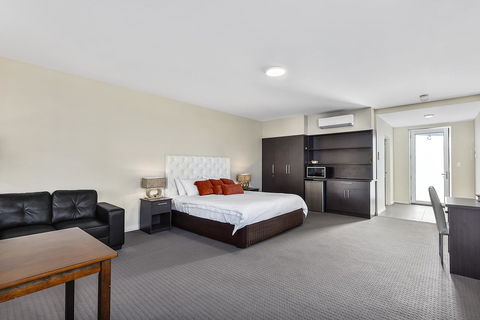 Robe Marina Accommodation - Sunshine Coast Guide 16