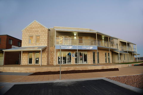 Robe Marina Accommodation - Sunshine Coast Guide 33