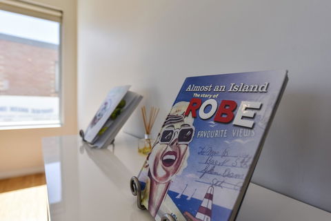 Robe Marina Accommodation - Sunshine Coast Guide 29