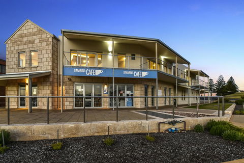 Robe Marina Accommodation - Sunshine Coast Guide 6