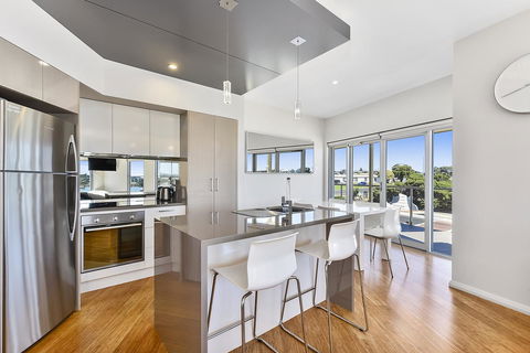 Robe Marina Accommodation - Sunshine Coast Guide 21