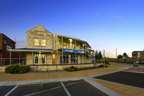 Robe Marina Accommodation - Sunshine Coast Guide 19