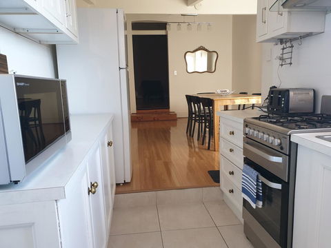 Hammond Apartments - Sunshine Coast Guide 4