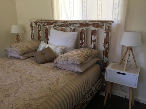 A Peaceful Cabin In The Country - Sunshine Coast Guide 3