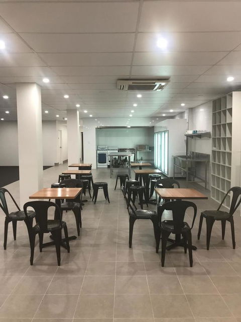 Perth City Backpackers Hostel - Note - Valid Passport Required To Check In - Sunshine Coast Guide 7