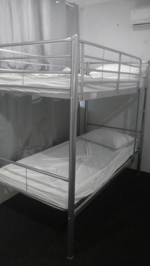 Perth City Backpackers Hostel - Note - Valid Passport Required To Check In - Sunshine Coast Guide 22