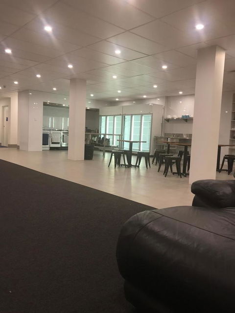 Perth City Backpackers Hostel - Note - Valid Passport Required To Check In - Sunshine Coast Guide 11