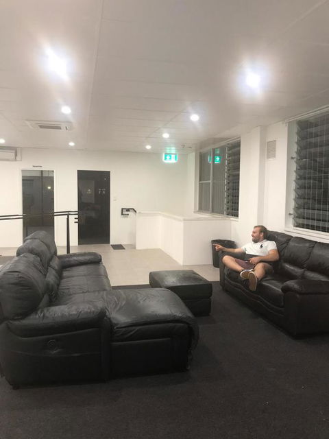 Perth City Backpackers Hostel - Note - Valid Passport Required To Check In - Sunshine Coast Guide 12