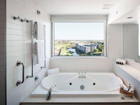 Crown Promenade Perth - Sunshine Coast Guide 3