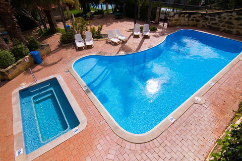 Mandurah Family Resort - Sunshine Coast Guide 24