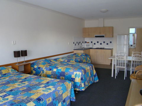 Dunsborough Central Motel - Sunshine Coast Guide 34