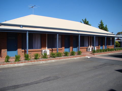 Dunsborough Central Motel - Sunshine Coast Guide 36