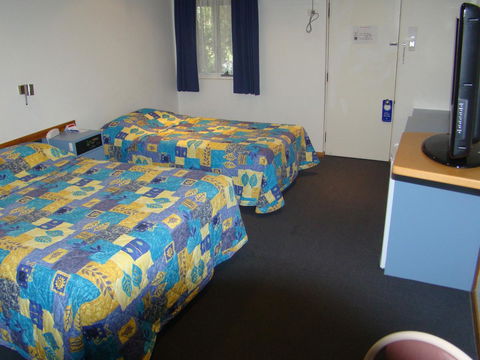 Dunsborough Central Motel - Sunshine Coast Guide 24