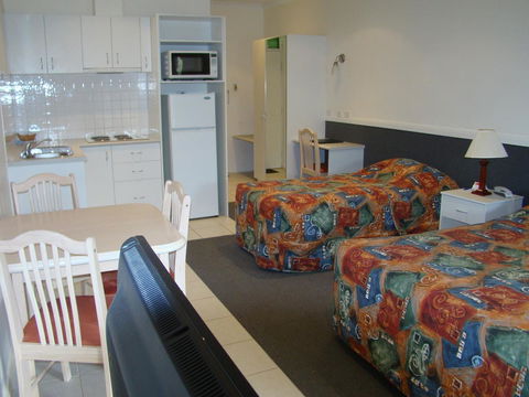 Dunsborough Central Motel - Sunshine Coast Guide 20