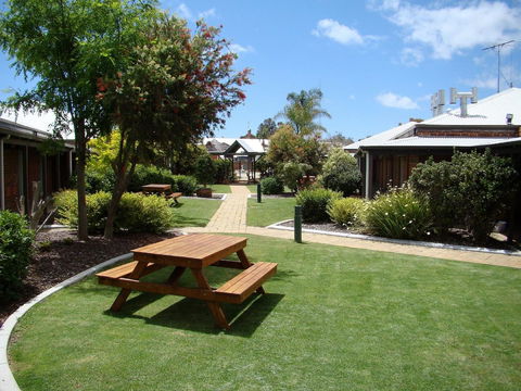 Dunsborough Central Motel - Sunshine Coast Guide 3