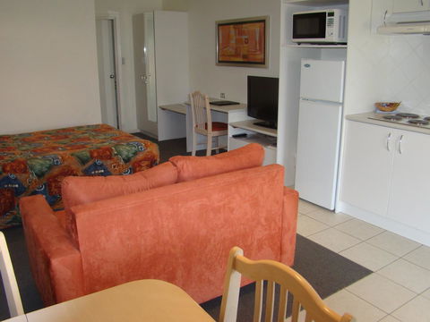 Dunsborough Central Motel - Sunshine Coast Guide 21