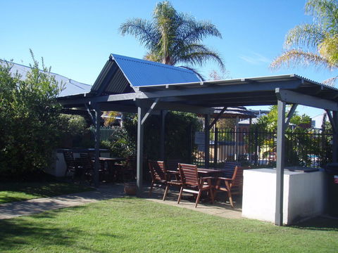 Dunsborough Central Motel - Sunshine Coast Guide 14
