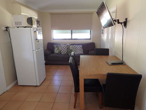 Lazy Lobster Holiday Units & Chalets - Sunshine Coast Guide 5