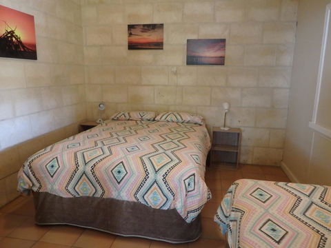Lazy Lobster Holiday Units & Chalets - Sunshine Coast Guide 1