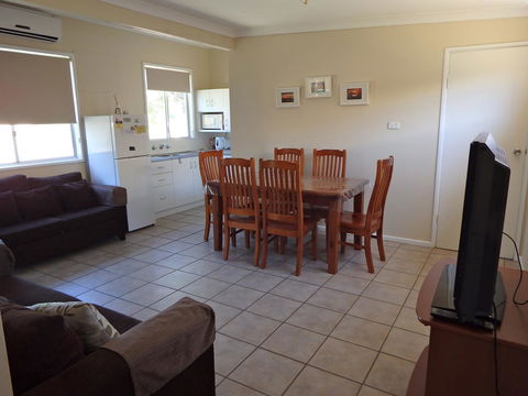 Lazy Lobster Holiday Units & Chalets - Sunshine Coast Guide 23