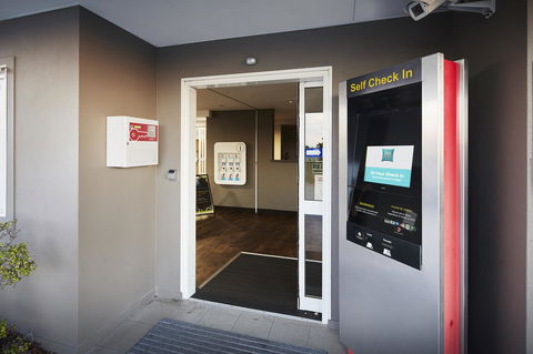 Ibis Budget Perth Airport - Sunshine Coast Guide 5