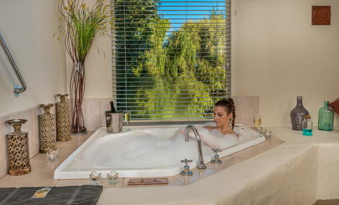 Chimes Spa Retreat - Sunshine Coast Guide 15