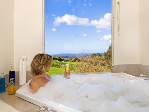 Chimes Spa Retreat - Sunshine Coast Guide 35