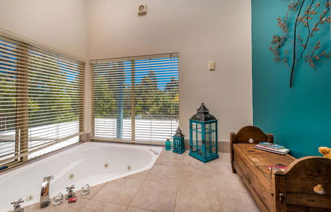 Chimes Spa Retreat - Sunshine Coast Guide 9